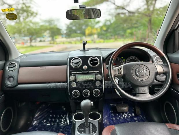 Mazda Verisa 2006