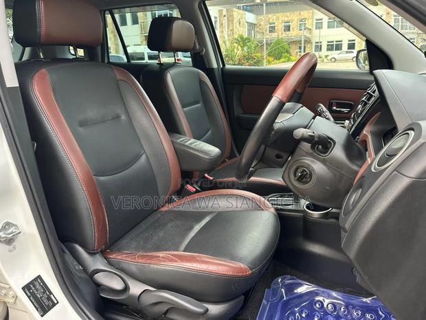 Mazda Verisa 2006