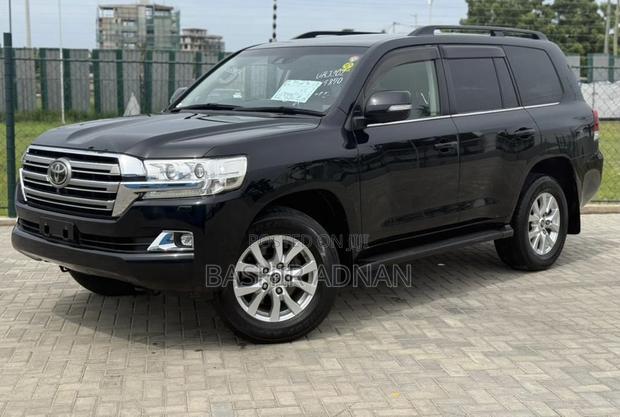 Toyota Land Cruiser 4.6 V8 AX 2017 Black