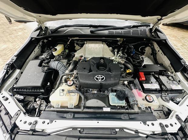 Toyota Hilux 2024 White
