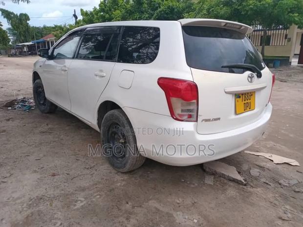 Toyota Corolla Fielder 2004 White