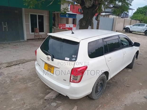 Toyota Corolla Fielder 2004 White