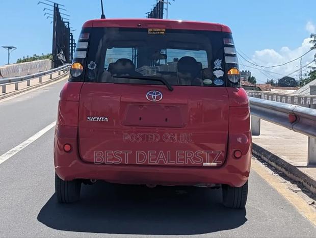 Toyota Sienta 1.5 AWD 2005 Red