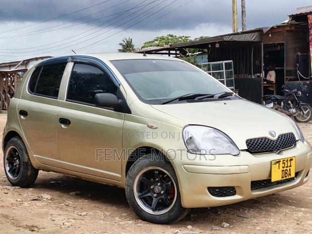 Toyota Vitz 2004 Gold