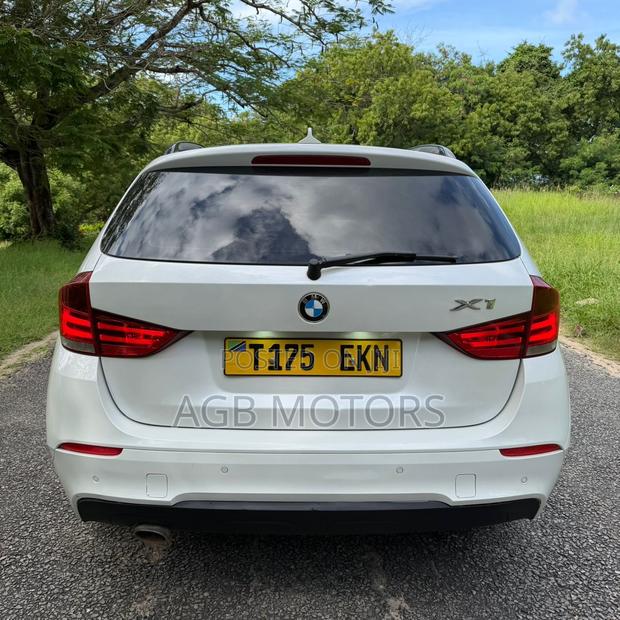 BMW X1 xDrive28i 4dr SUV AWD (2.0L 4cyl Turbo 8A) 2014 White