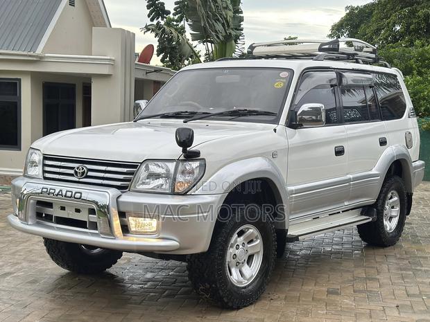 Toyota Land Cruiser Prado 2.7 5dr 2002 White