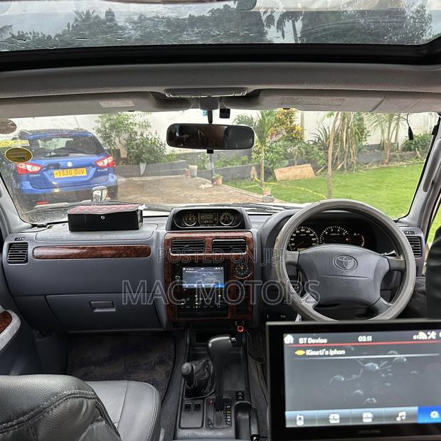 Toyota Land Cruiser Prado 2.7 5dr 2002 White