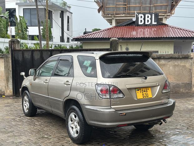 Toyota Harrier 2001 Gold