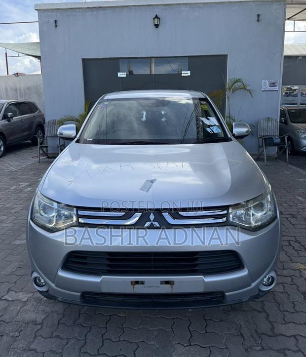 Mitsubishi Outlander 2013 Silver