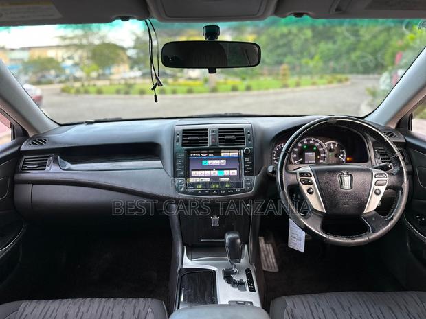 Toyota Crown 2011 Black