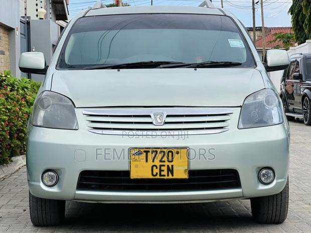 Toyota Raum 2005 Blue