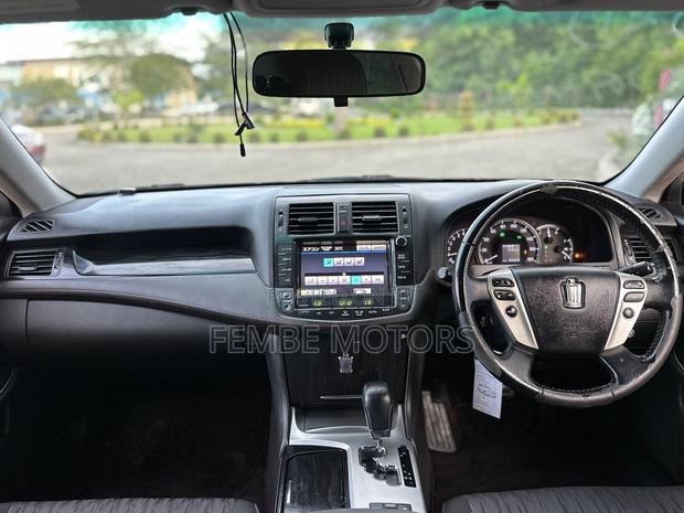 Toyota Crown 2011 Black