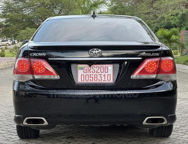 Toyota Crown 2011 Black