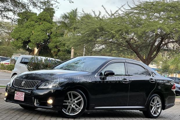 Toyota Crown 2011 Black