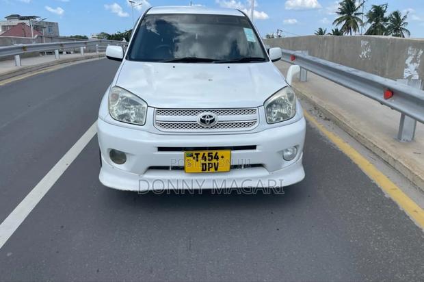 Toyota RAV4 2005 White