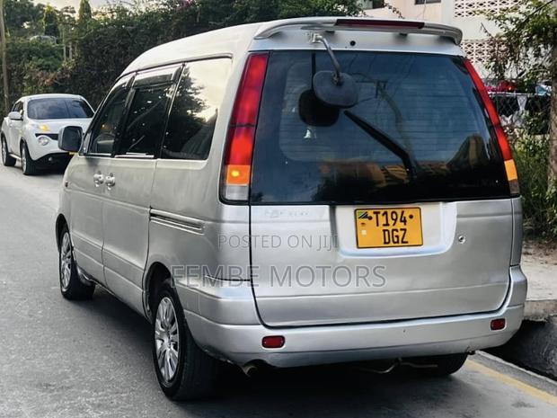 Toyota Noah 2001 Silver