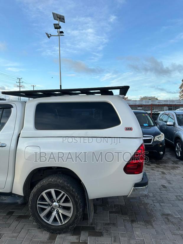 Toyota Hilux 2019 White