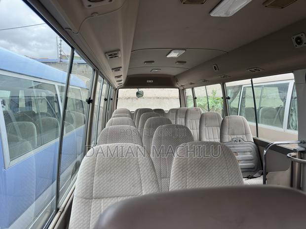 Toyota Coaster 2002 Off white