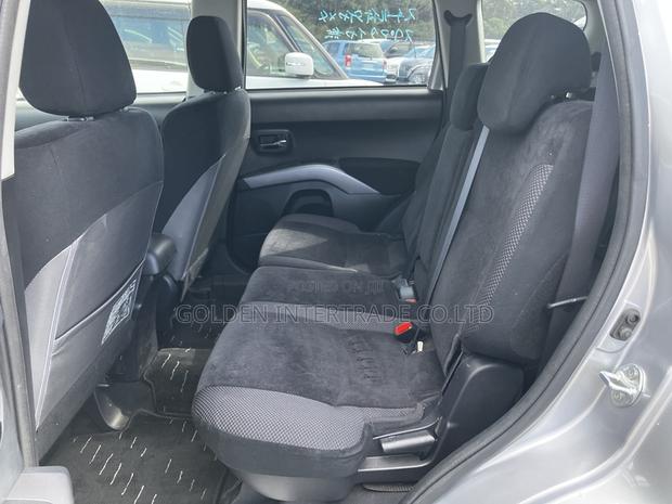 Mitsubishi Outlander ES 2011 Silver