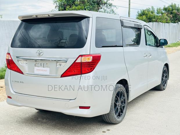 Toyota Alphard 2.4 Petrol FWD 2010 Silver