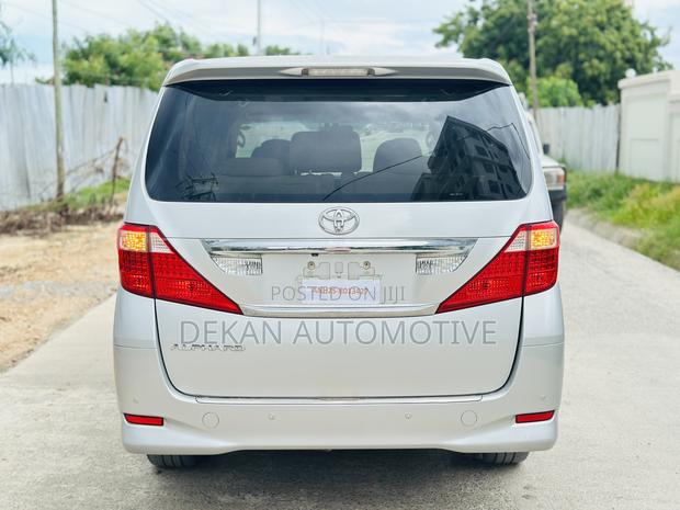 Toyota Alphard 2.4 Petrol FWD 2010 Silver