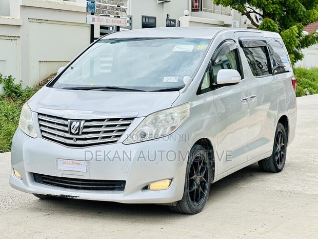 Toyota Alphard 2.4 Petrol FWD 2010 Silver
