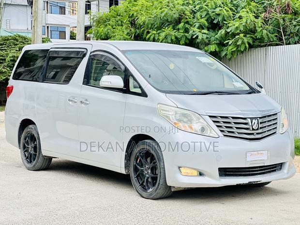 Toyota Alphard 2.4 Petrol FWD 2010 Silver