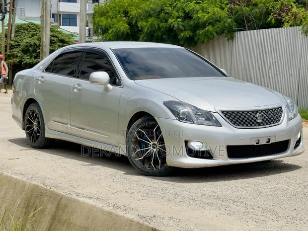 Toyota Crown 2010 Silver