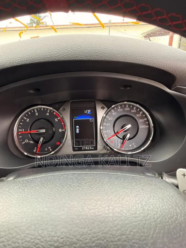 Toyota Hilux 2022 Black