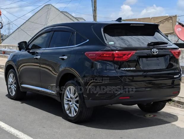 Toyota Harrier 2.0 4WD 2017 Black