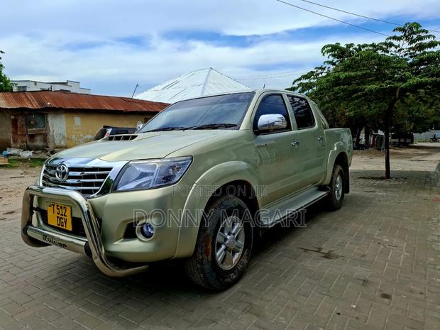 Toyota Hilux 2016 Gold