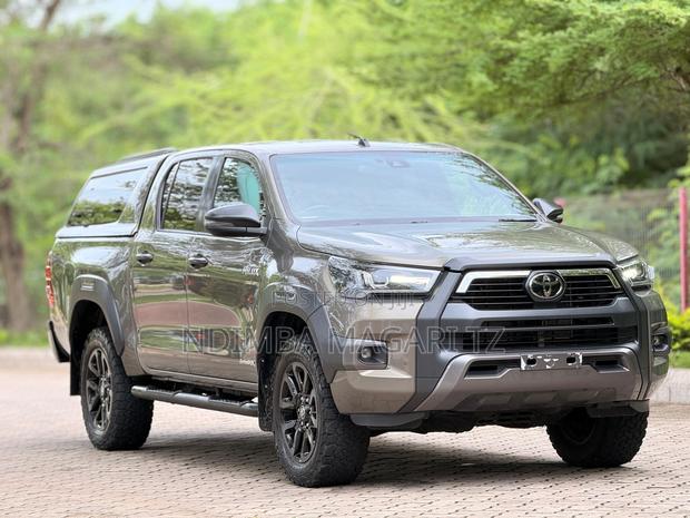 Toyota Hilux 2021 Gray