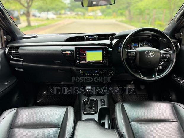 Toyota Hilux 2021 Gray