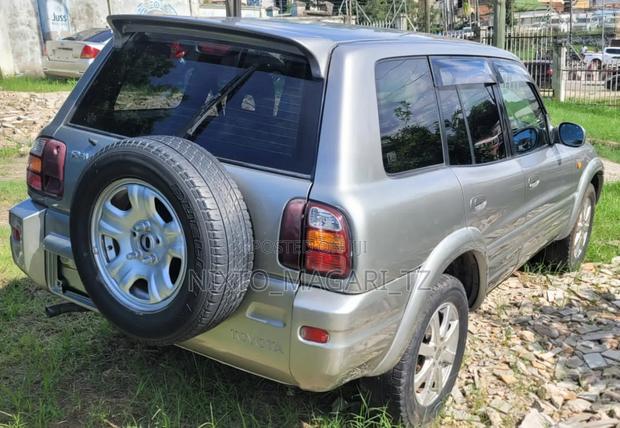 Toyota RAV4 1999 Silver