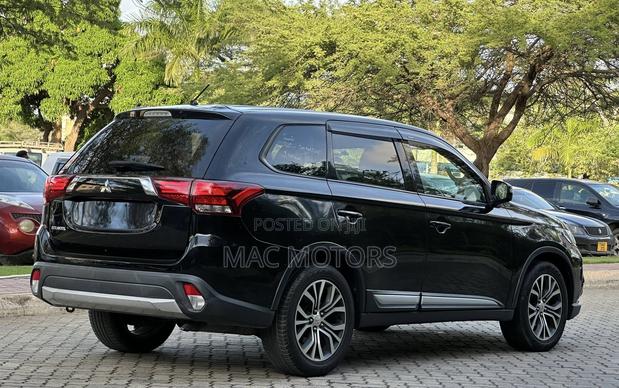 Mitsubishi Outlander 2015 Black