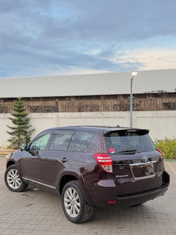 Toyota Vanguard 2010 Black