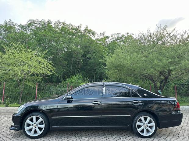 Toyota Crown 2006 Black