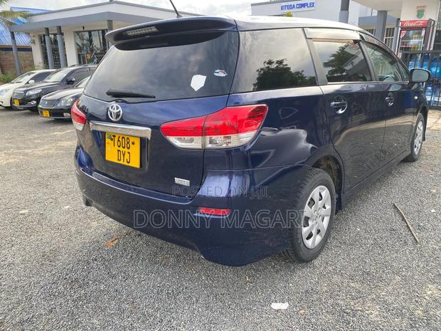 Toyota Wish 2012 Blue