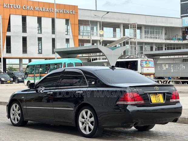 Toyota Crown 2006 Black