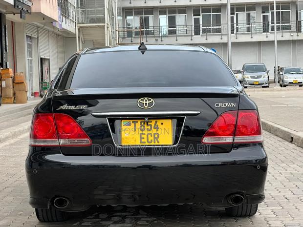 Toyota Crown 2006 Black