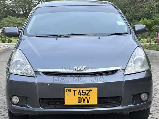 Toyota Wish 2005 Gray