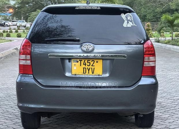 Toyota Wish 2005 Gray
