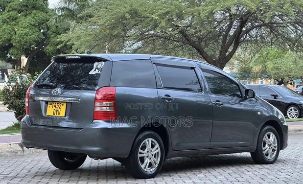 Toyota Wish 2005 Gray