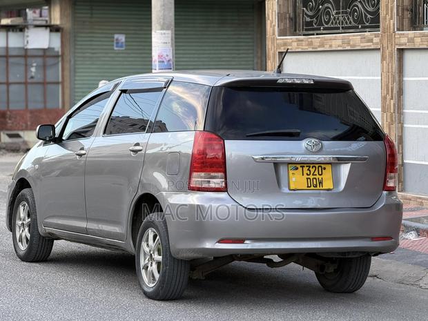 Toyota Wish 2005 Silver