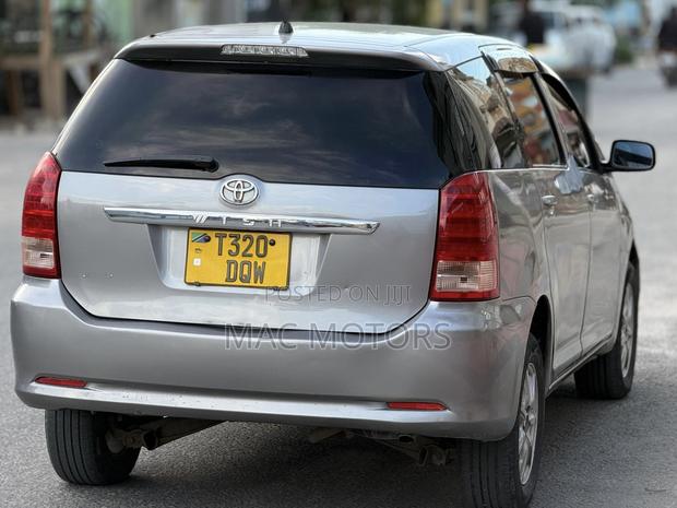 Toyota Wish 2005 Silver