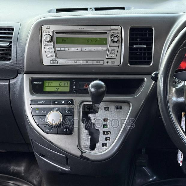 Toyota Wish 2005 Silver