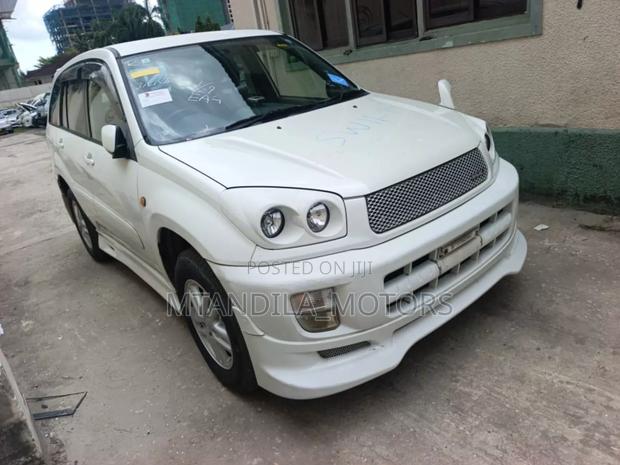 Toyota RAV4 2001 White