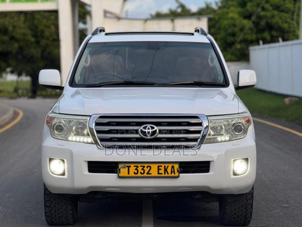 Toyota Land Cruiser 2014 White