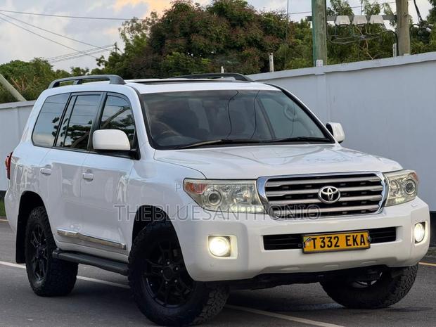 Toyota Land Cruiser 2014 White