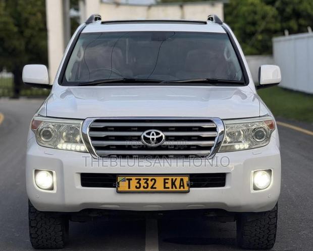 Toyota Land Cruiser 2014 White